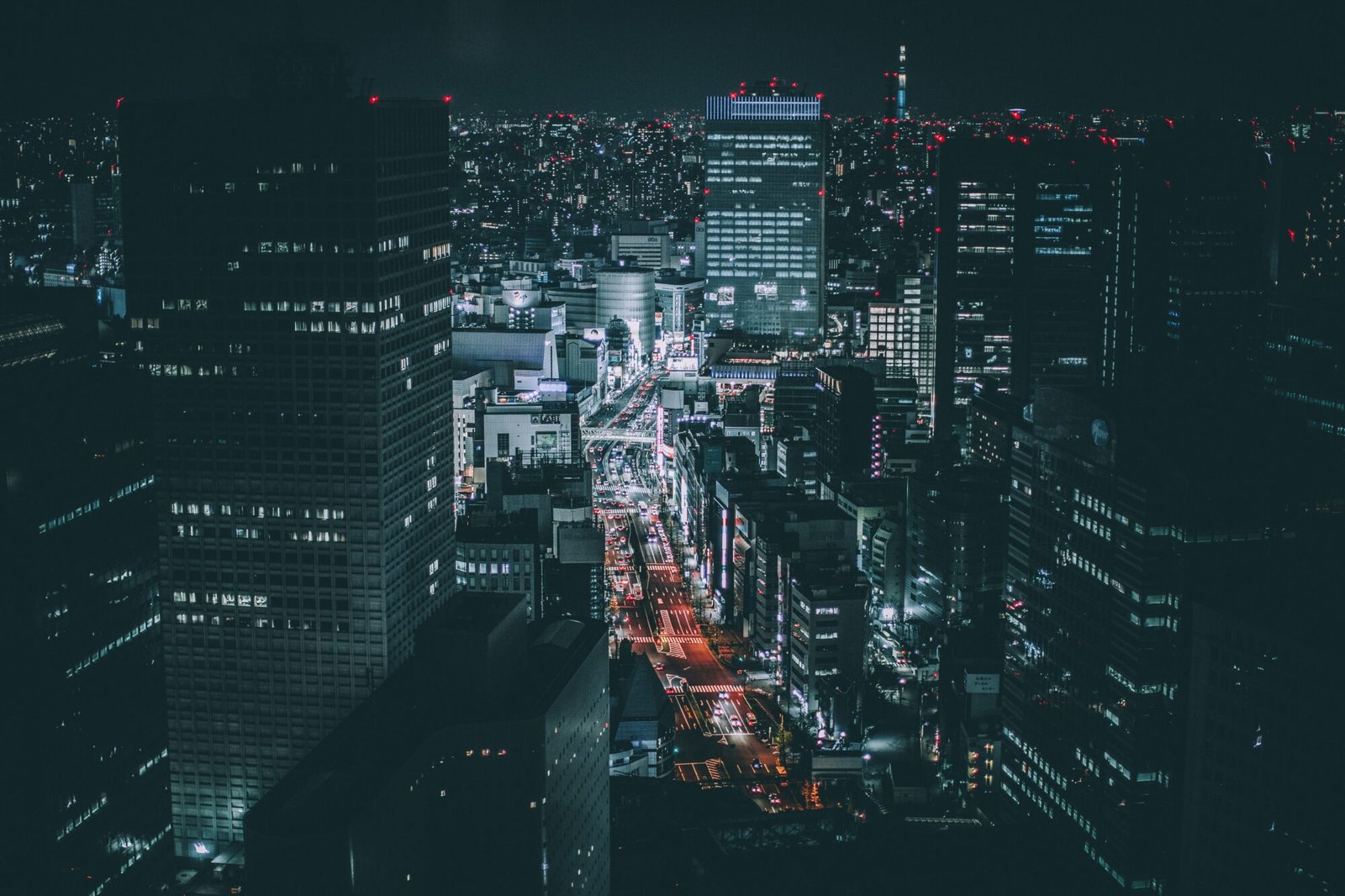 Couple travel in Tokyo 
Tokyo sky at night